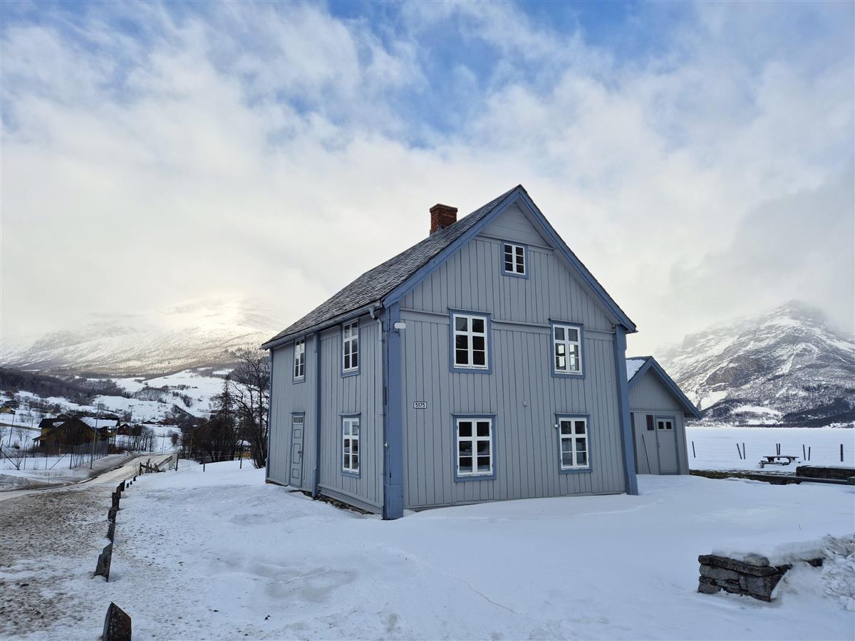 Klukkarhaugen - Klikk for stort bilete